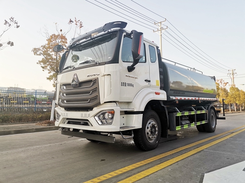 2022年9月21日車型介紹:重汽豪沃N5寬體寬臥綠化噴灑車（15方抑塵車）