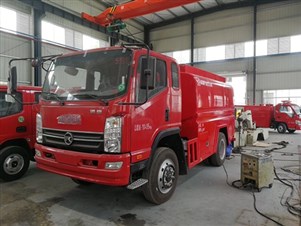 凱馬5噸四驅(qū)消防灑水車(chē)